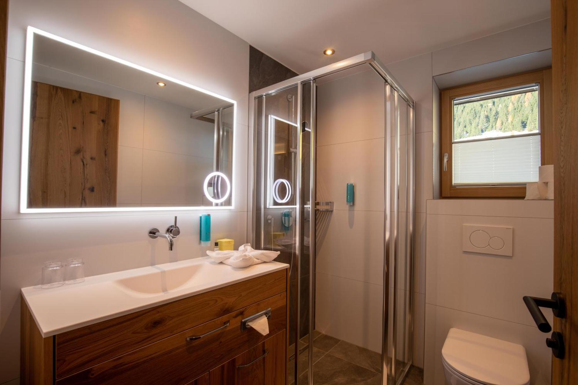 Frühstückspension Alpenresidenz Trisanna 4*
